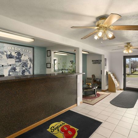 Super 8 By Wyndham Park City/North Wichita Area Екстериор снимка