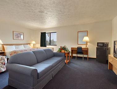 Super 8 By Wyndham Park City/North Wichita Area Стая снимка