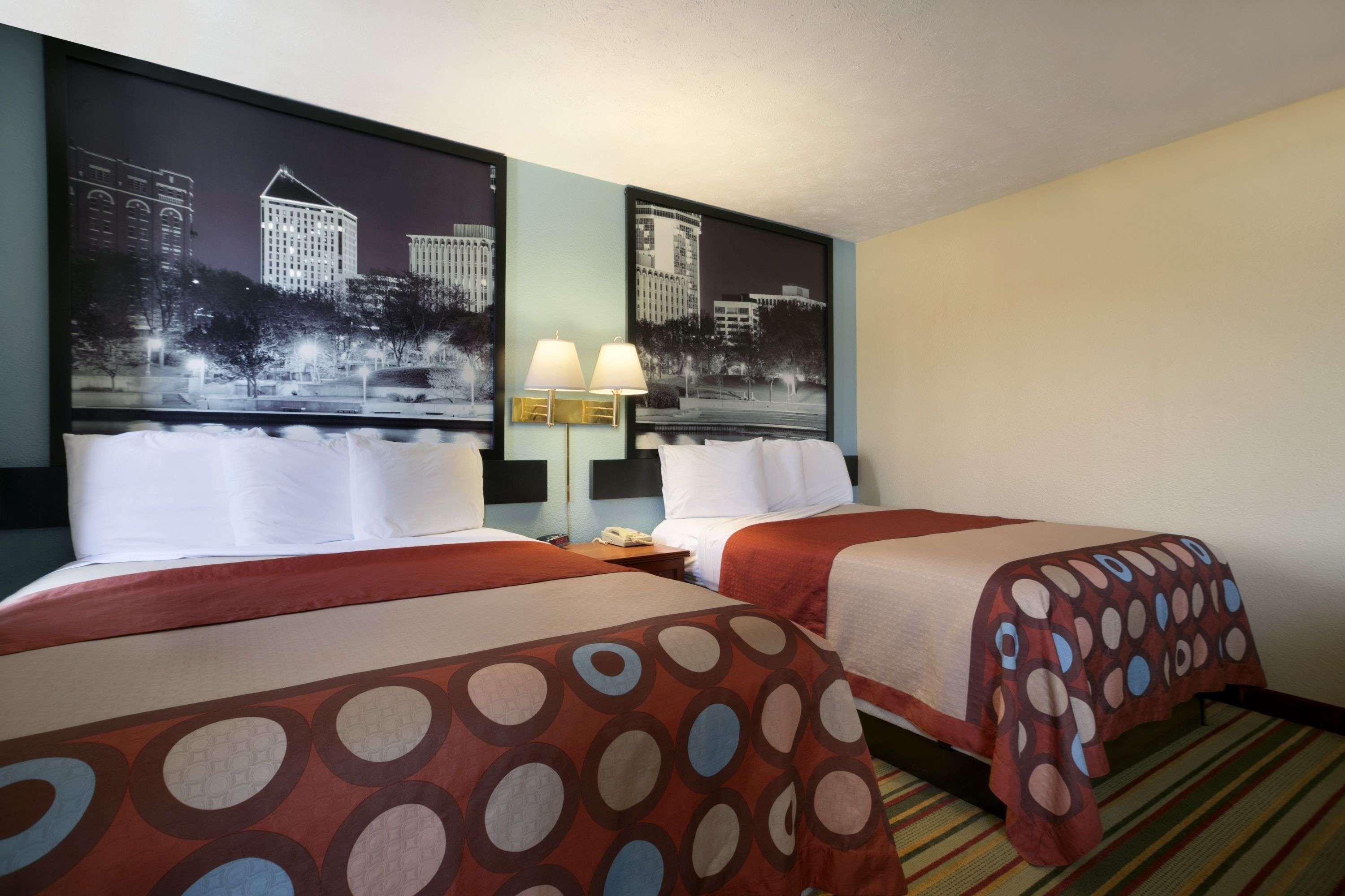 Super 8 By Wyndham Park City/North Wichita Area Екстериор снимка