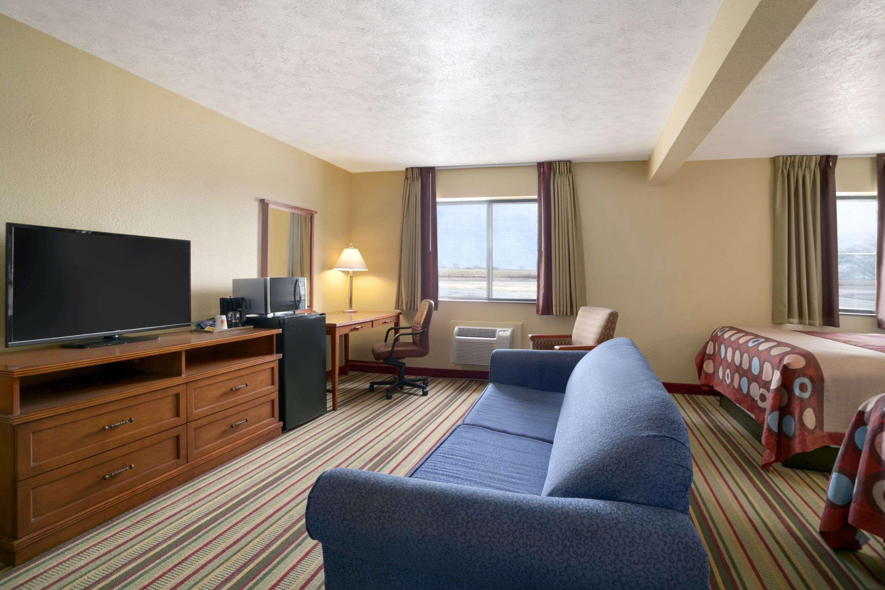Super 8 By Wyndham Park City/North Wichita Area Екстериор снимка