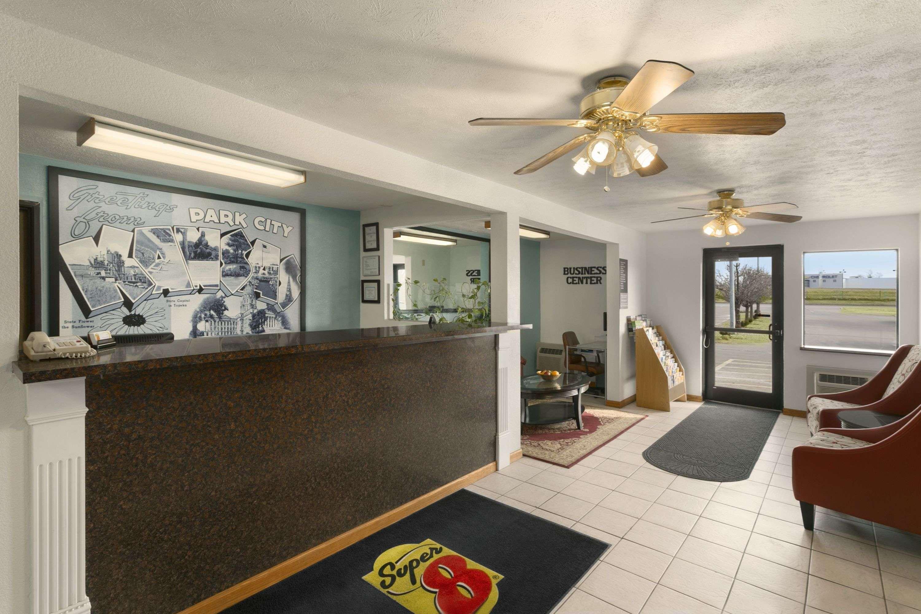 Super 8 By Wyndham Park City/North Wichita Area Екстериор снимка