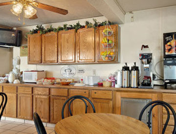 Super 8 By Wyndham Park City/North Wichita Area Екстериор снимка